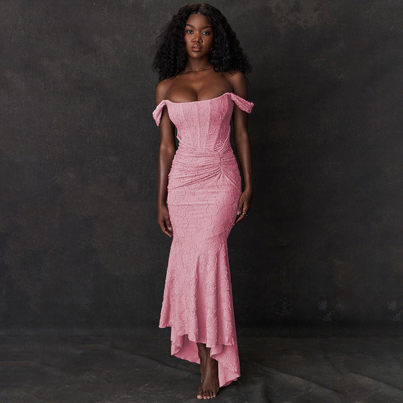 Abito lungo elegante Denisse: taglio lusinghiero e tessuto lussuoso per un look femminile raffinato