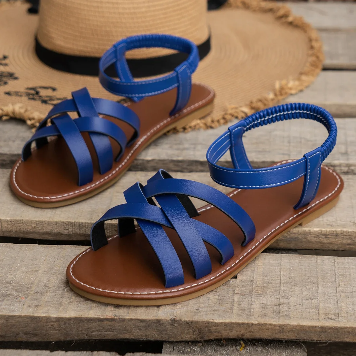 Sandali da donna Sloane: sandali piatti con cinturino incrociato, comodi e dallo stile casual