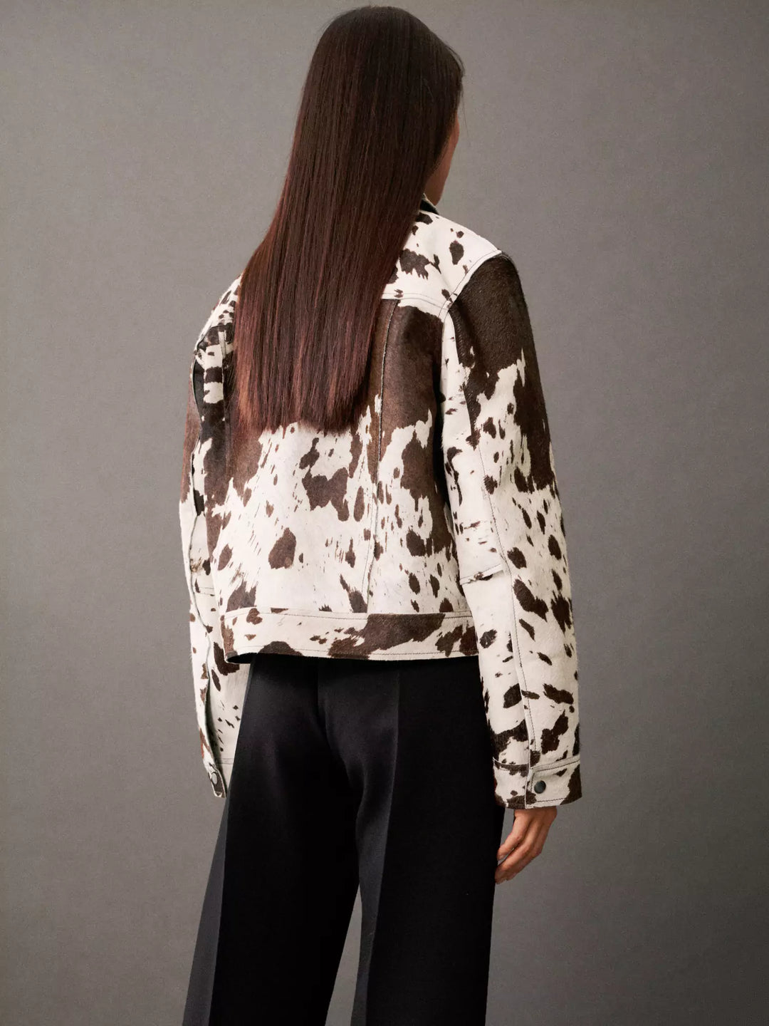 Giacca Claudia Cow Print: audace, trendy e originale per un look unico