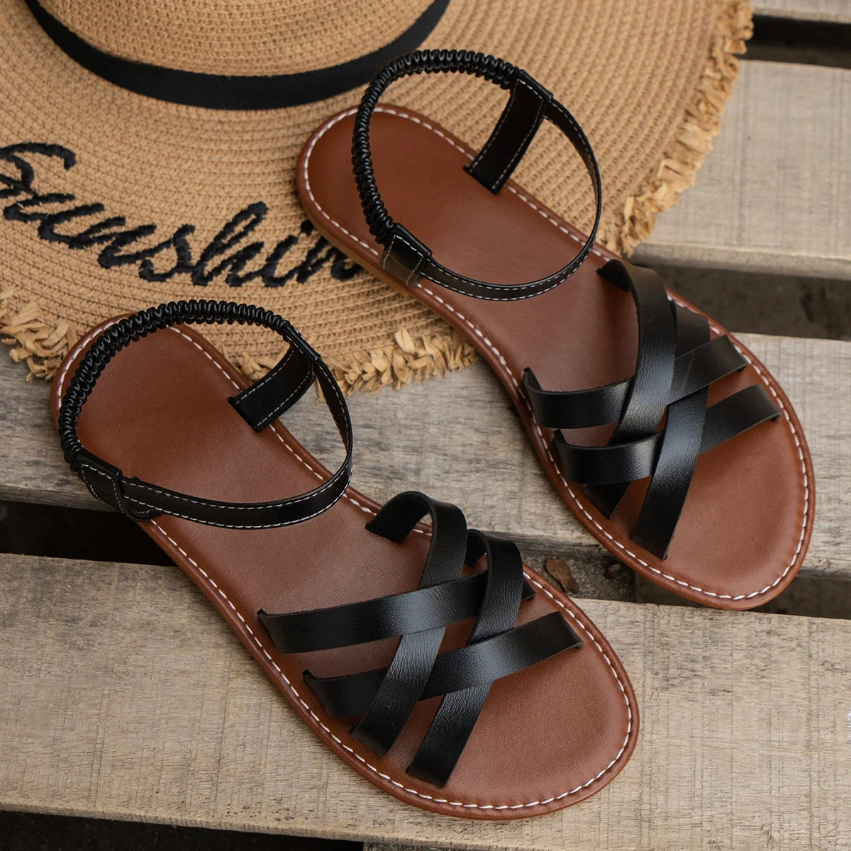 Sandali da donna Sloane: sandali piatti con cinturino incrociato, comodi e dallo stile casual