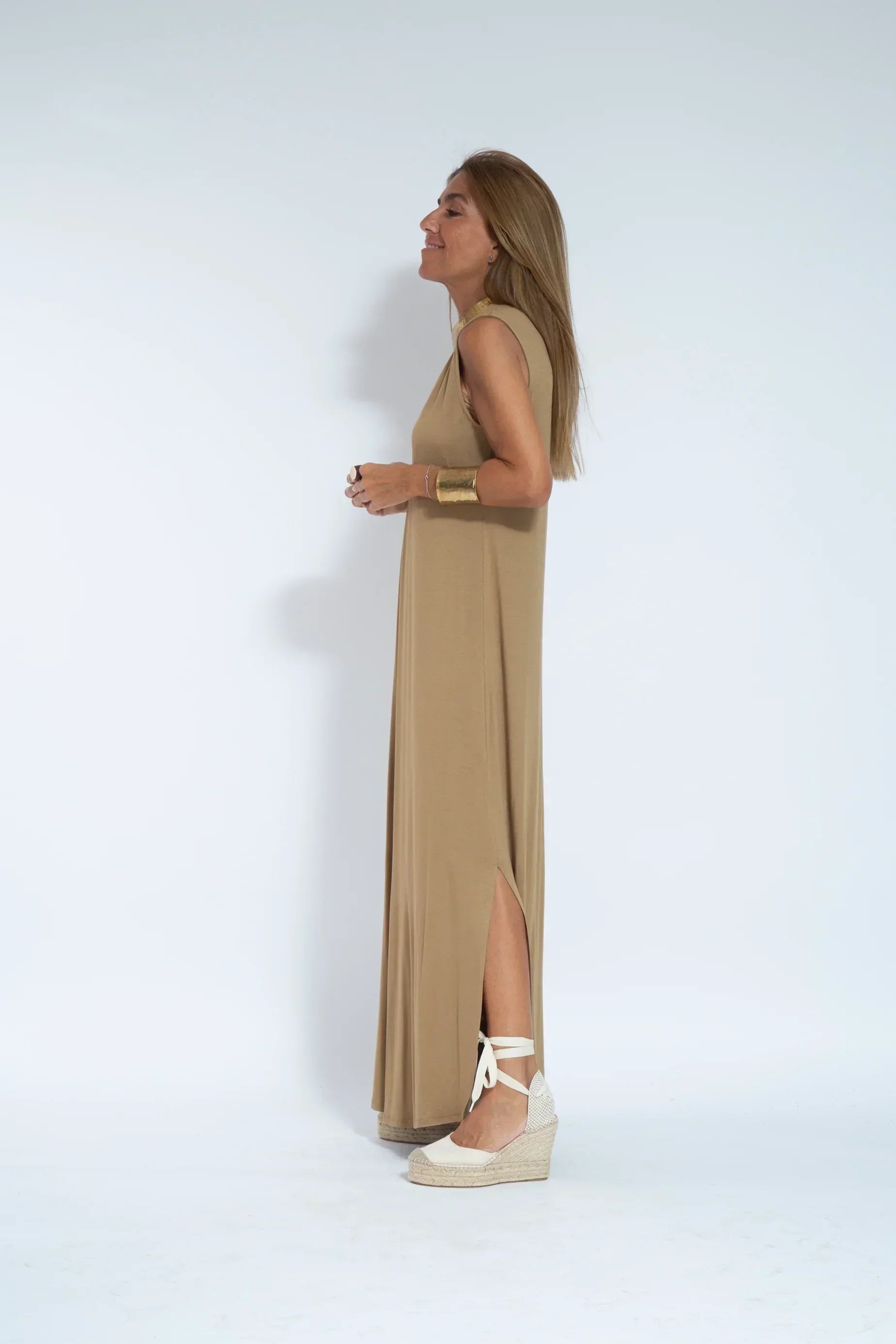 Completo da donna Ayania: elegante abito e gilet in cotone con vestibilità aderente ed effetto tubino