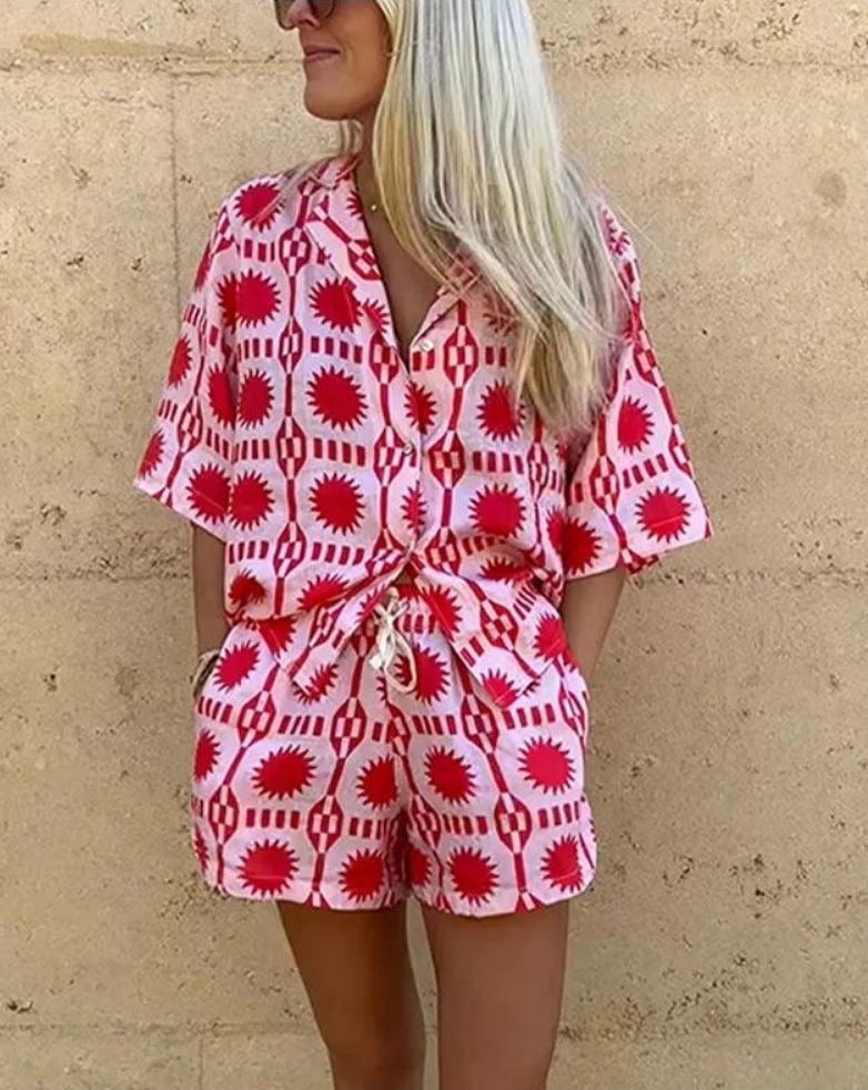 Completo da donna Giselle - Completo estivo in lino a due pezzi con stampa geometrica e vestibilità comoda