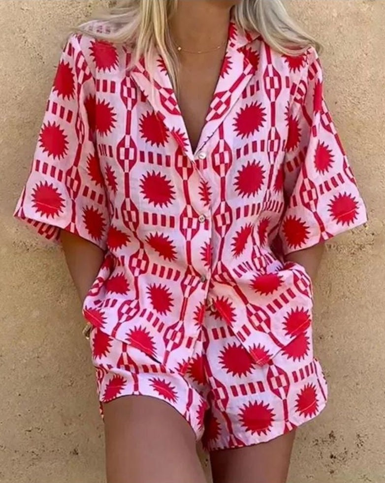 Completo da donna Giselle - Completo estivo in lino a due pezzi con stampa geometrica e vestibilità comoda