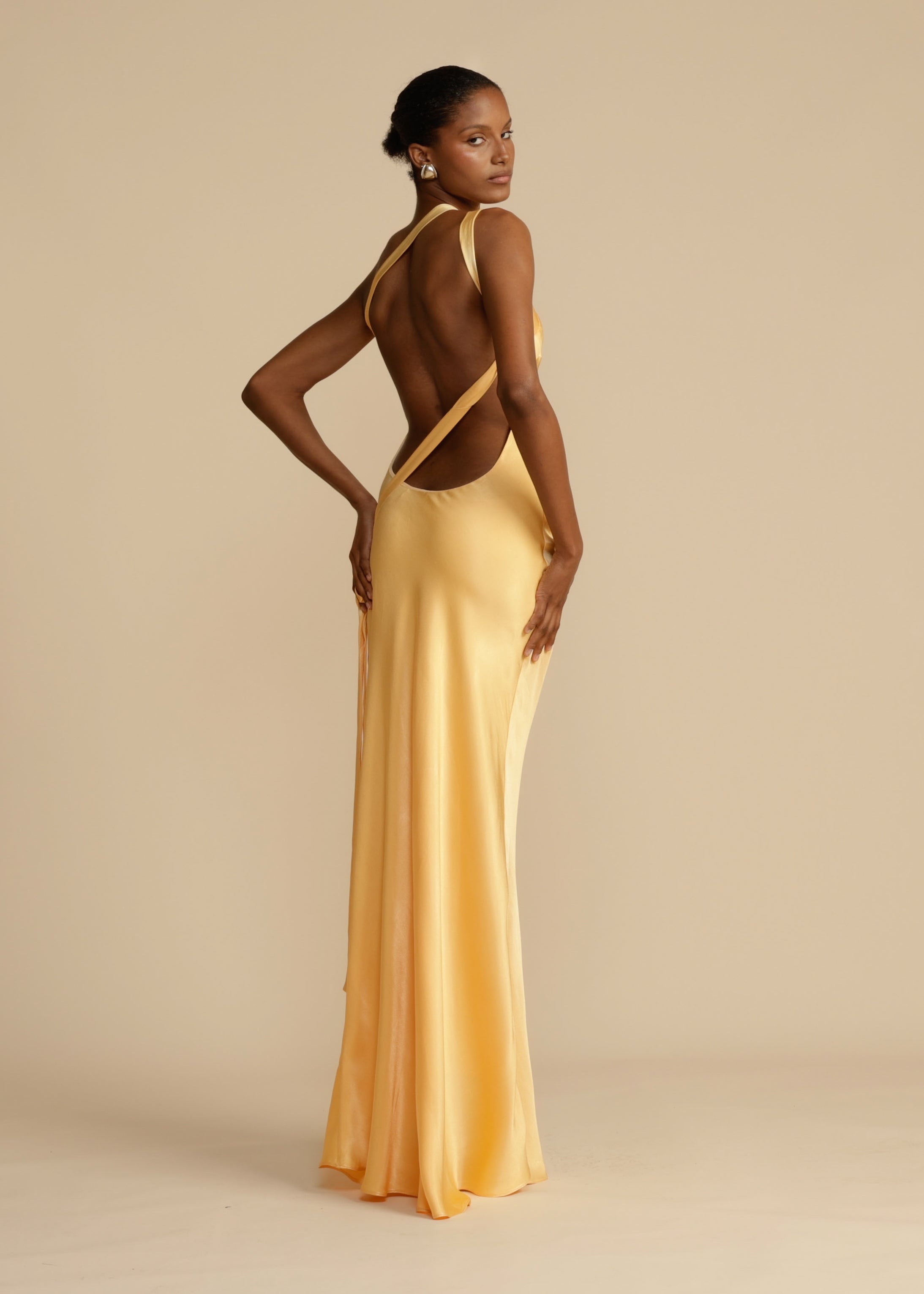 Elena Robe Longue Femme – Robe de Soirée en Satin de Soie avec Dos Nu & Encolure Asymétrique