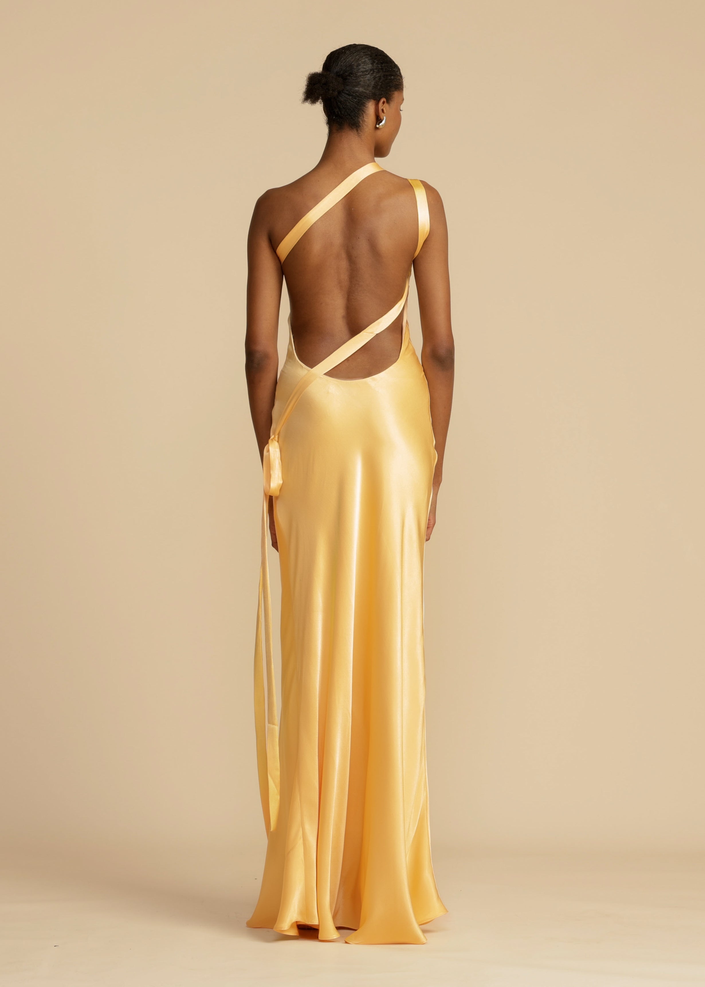 Elena Robe Longue Femme – Robe de Soirée en Satin de Soie avec Dos Nu & Encolure Asymétrique