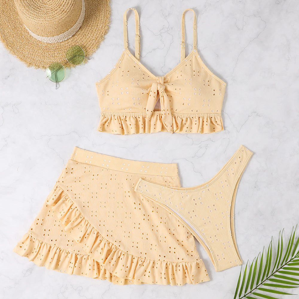 Costume da bagno da donna Serena composto da 3 pezzi: bikini alla moda con volant, gonna e top coordinato