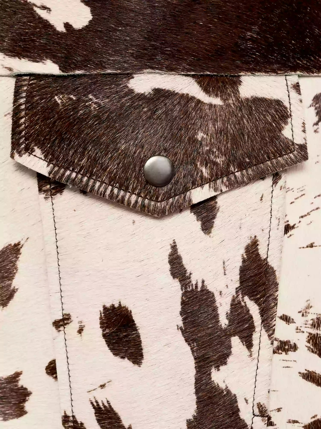Giacca Claudia Cow Print: audace, trendy e originale per un look unico