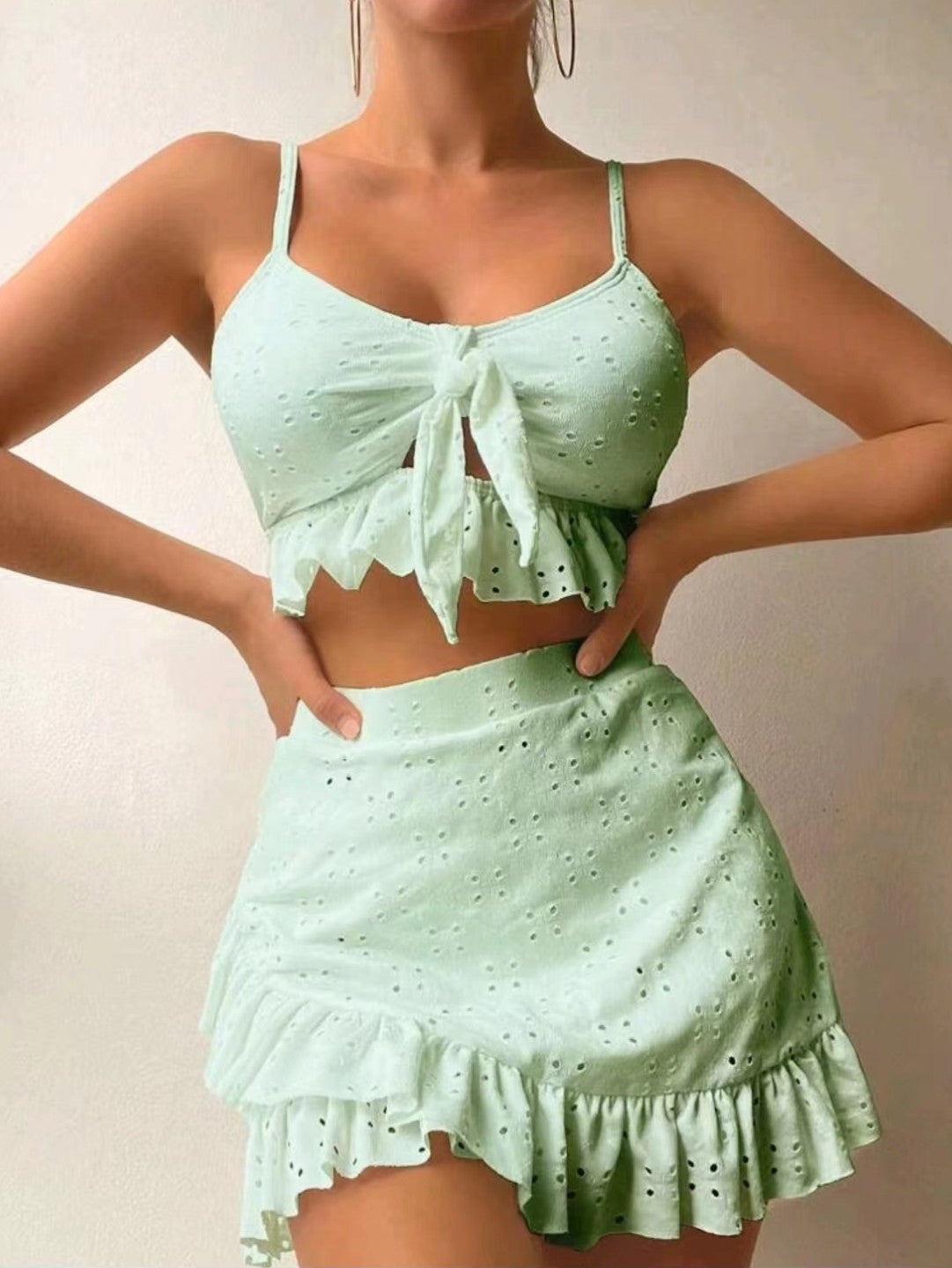 Costume da bagno da donna Serena composto da 3 pezzi: bikini alla moda con volant, gonna e top coordinato