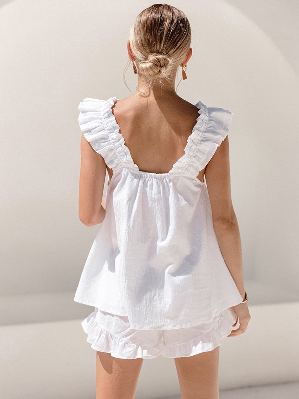 Completo da donna Phoebe Chic - Coordinato festivo con volant, elegante top e pantaloni morbidi