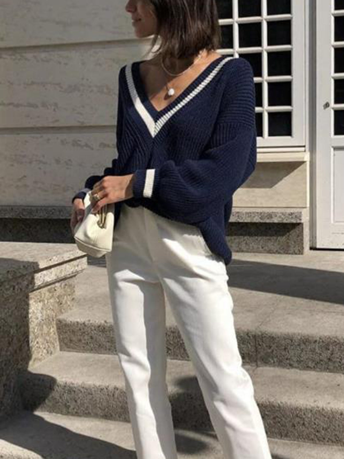 Maglione Luna Chic Sportswear – Maglione lavorato a maglia blu navy con scollo a V a righe a contrasto