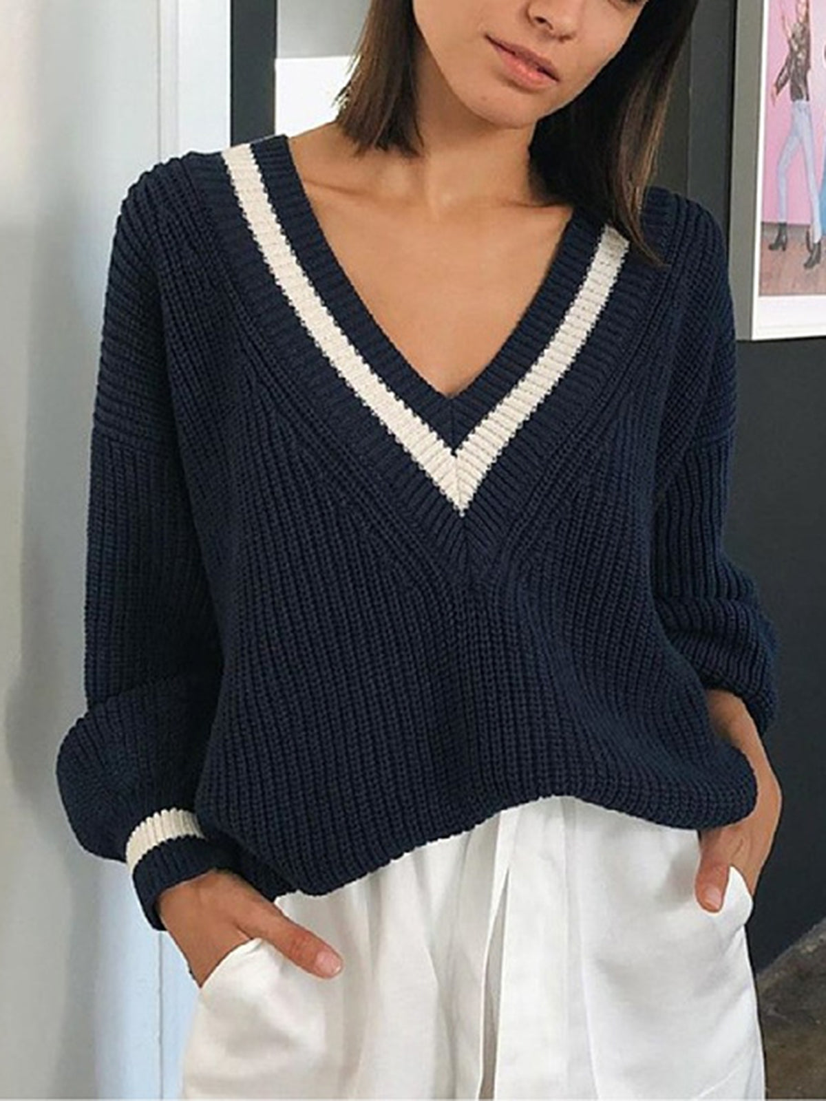 Maglione Luna Chic Sportswear – Maglione lavorato a maglia blu navy con scollo a V a righe a contrasto