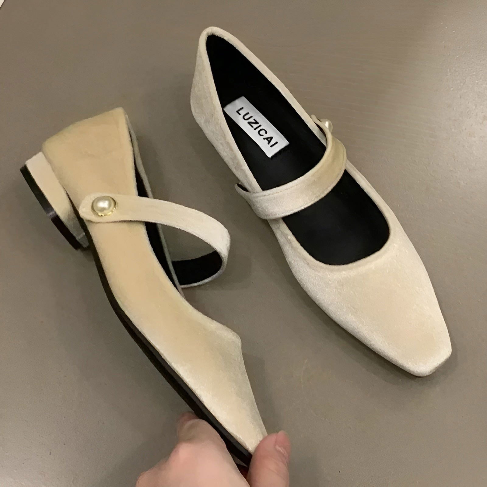 Ballerine da donna Amélie – Eleganti scarpe con cinturino in perle e punta a punta chic