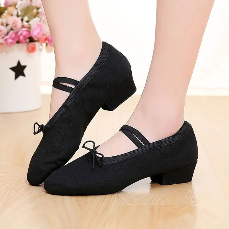 Ballerine da donna Isabelle - Eleganti scarpe con tacco basso e comodo cinturino decorativo