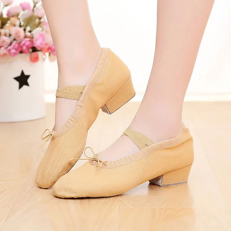 Ballerine da donna Isabelle - Eleganti scarpe con tacco basso e comodo cinturino decorativo