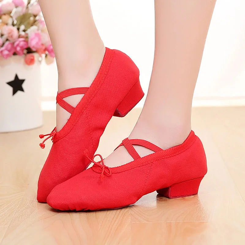 Ballerine da donna Isabelle - Eleganti scarpe con tacco basso e comodo cinturino decorativo