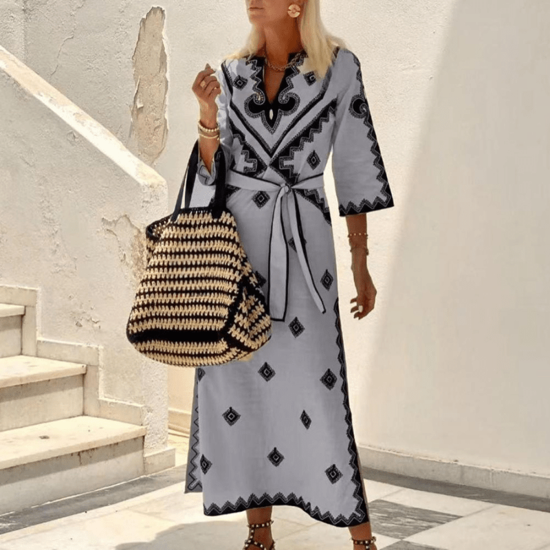 Bérengère Robe Longue Brodée Femme – Taille Ceinturée Ajustable & Manches ¾ Élégantes