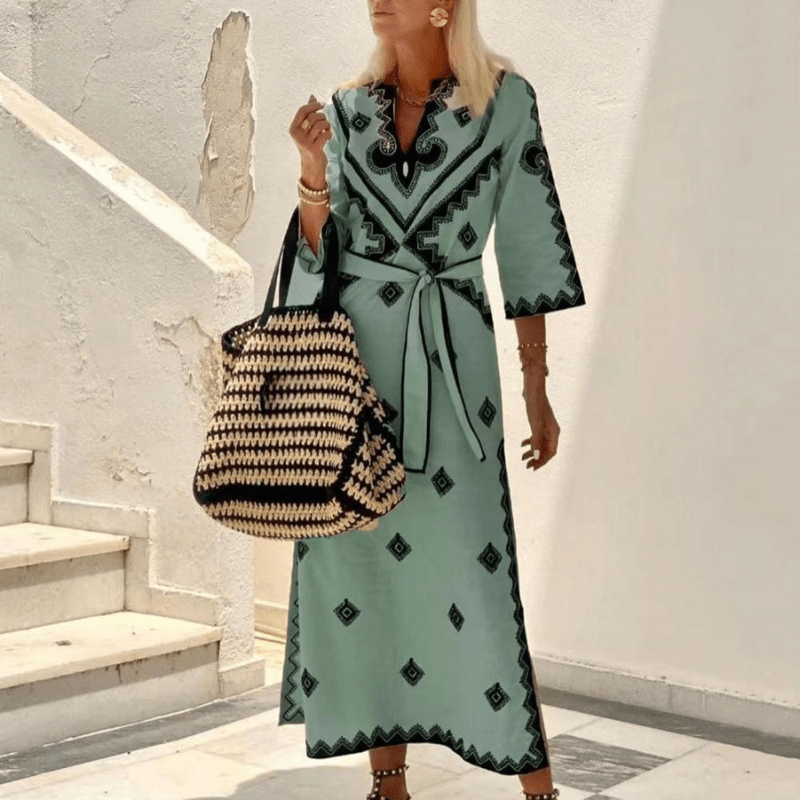Bérengère Robe Longue Brodée Femme – Taille Ceinturée Ajustable & Manches ¾ Élégantes