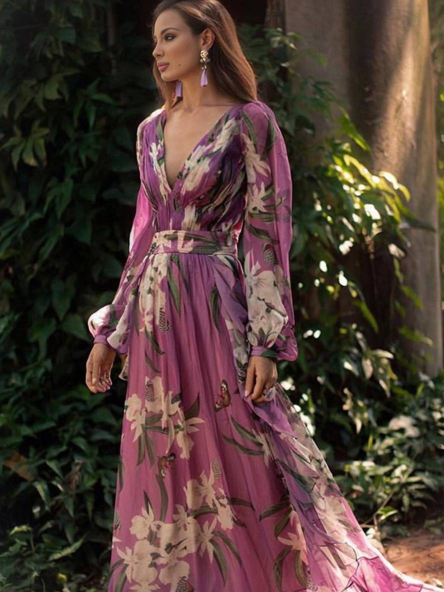 Abito lungo da donna Clea - Elegante abito lungo con stampa floreale, scollo a V e maniche lunghe in viola