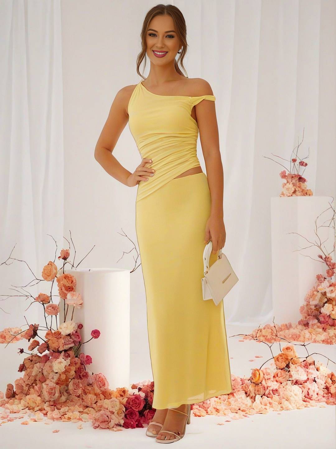 Abito da sera da donna Shaina - Elegante abito asimmetrico in tulle con ritagli e vestibilità fluida