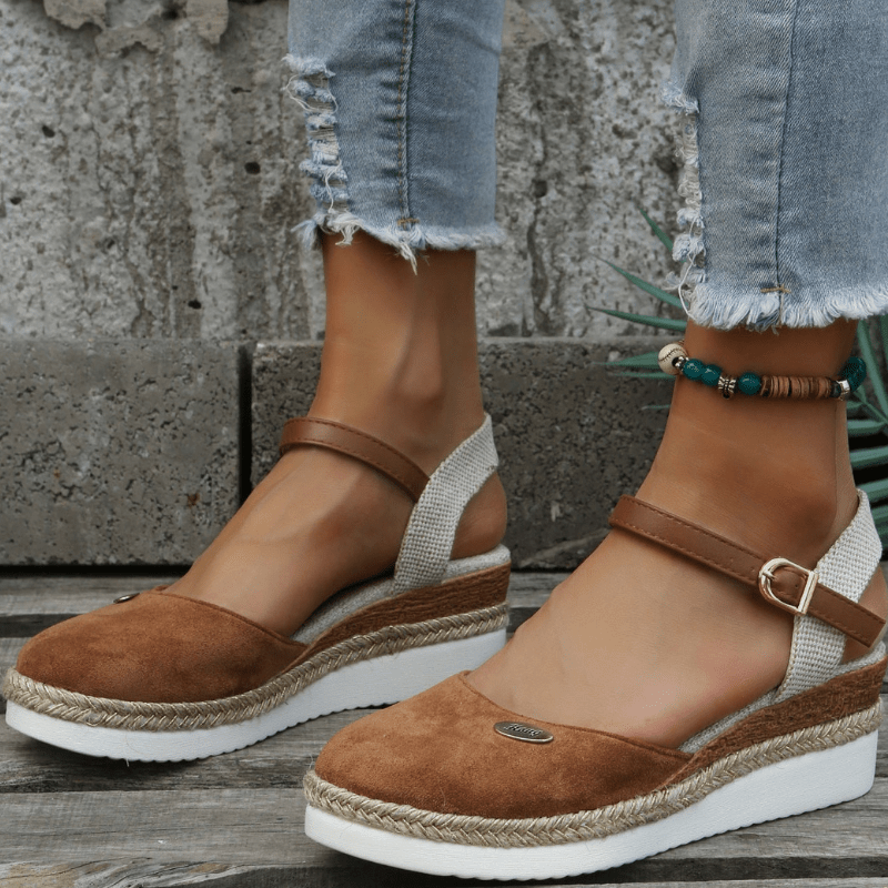 Sandali da donna Carina - Eleganti zeppe con chiusura regolabile con fibbia e stile bohémien