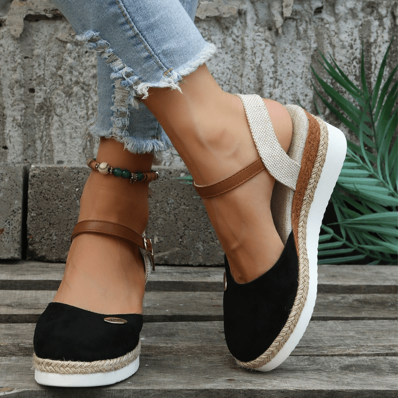 Sandali da donna Carina - Eleganti zeppe con chiusura regolabile con fibbia e stile bohémien