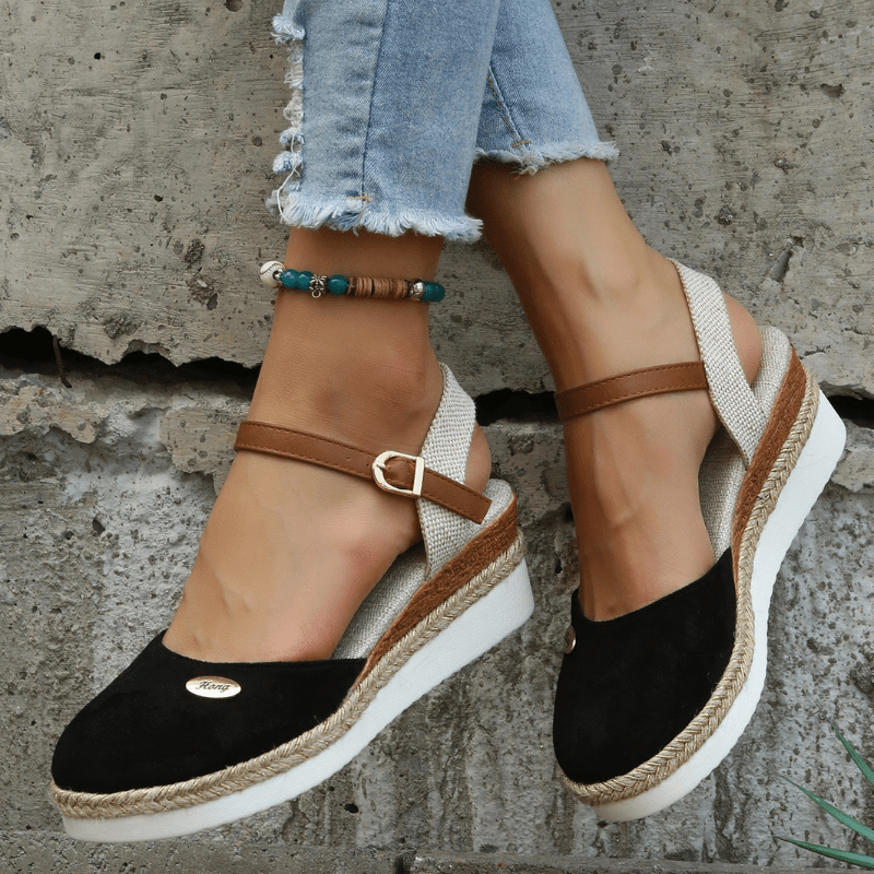 Sandali da donna Carina - Eleganti zeppe con chiusura regolabile con fibbia e stile bohémien