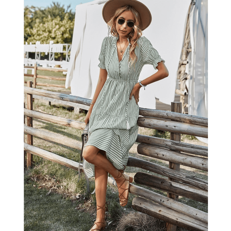 Abito midi Catarina Looksy – Vita aderente e stampa a righe leggere, estivo