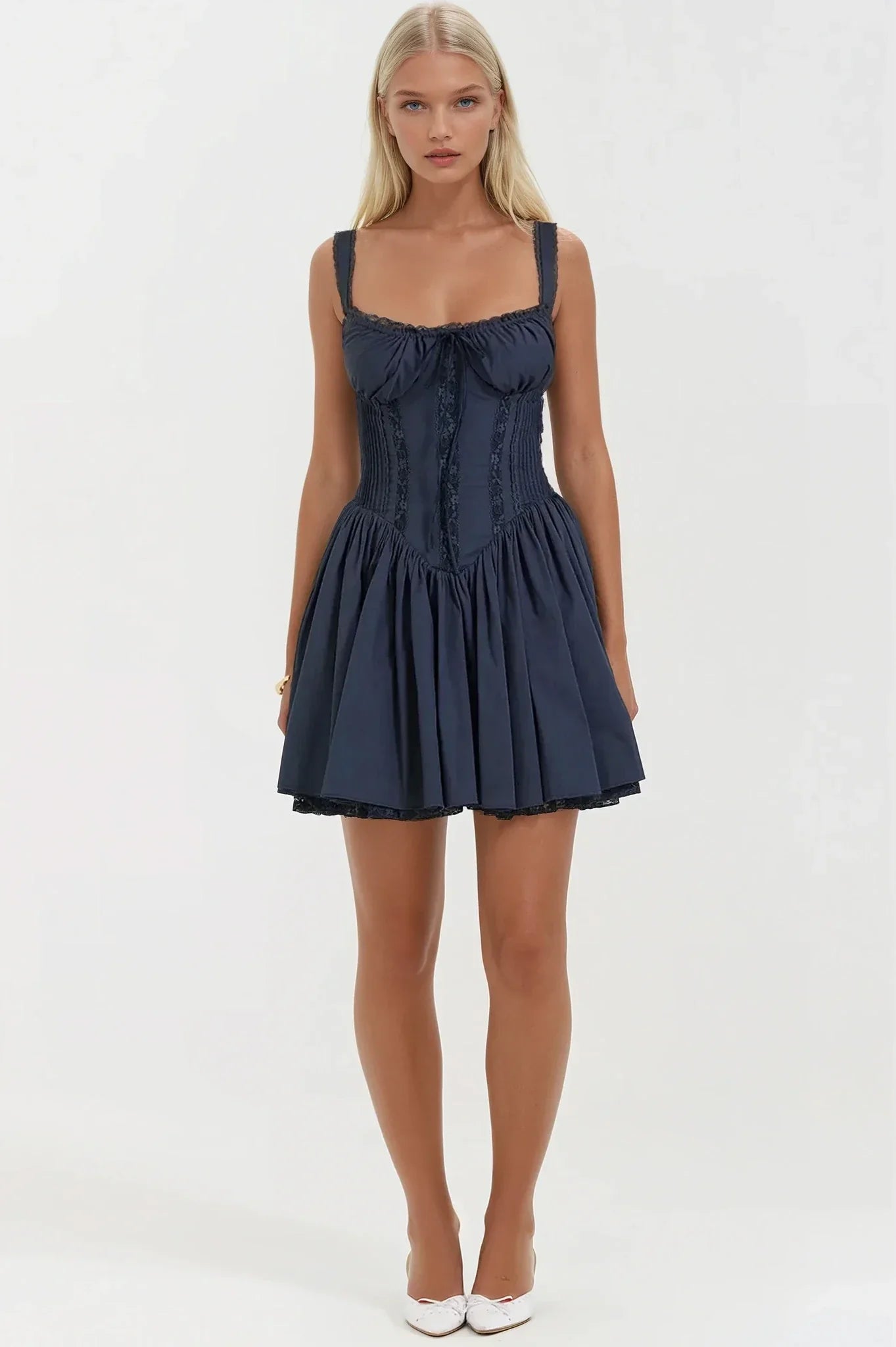 Abito corto da donna Syra - Abito corsetto in raso con gonna babydoll svasata e rifiniture in pizzo