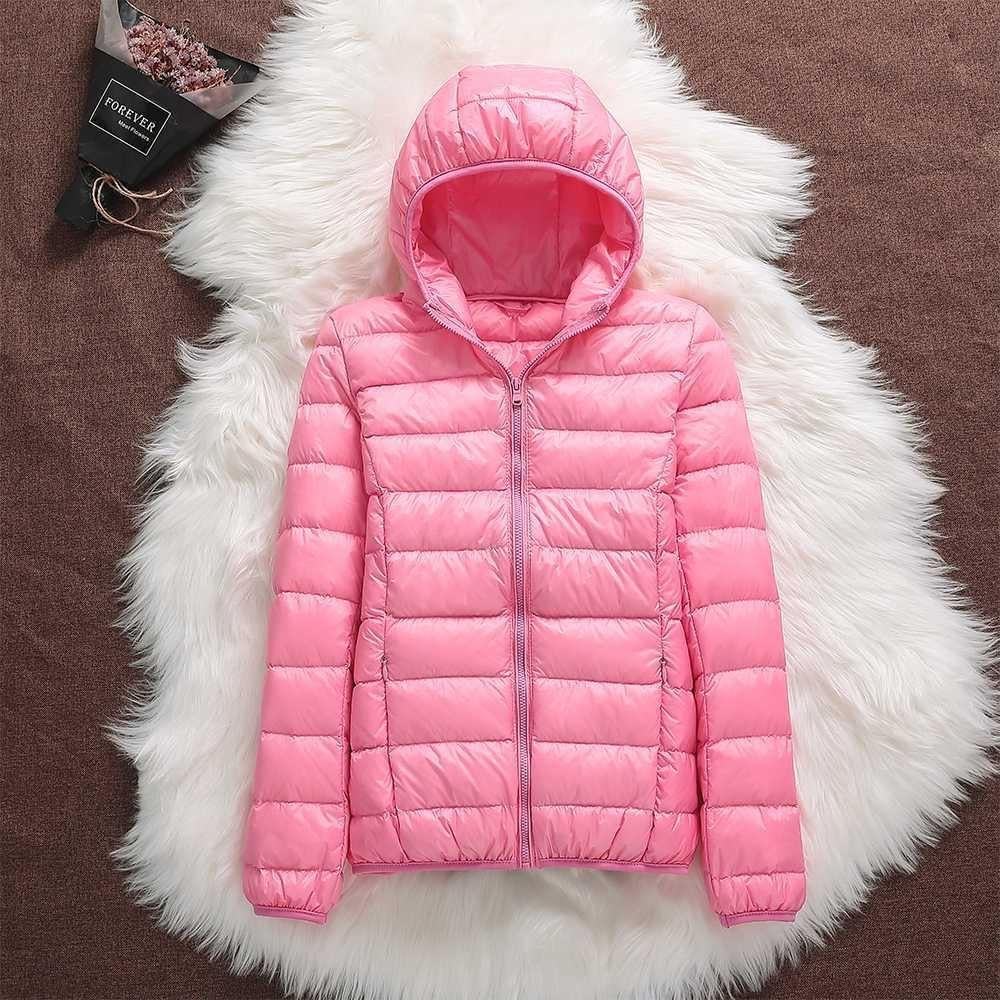 Giacca da donna Nora – Giacca impermeabile ultraleggera con cappuccio staccabile ed eleganti pieghe