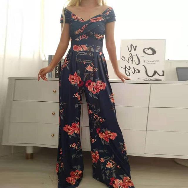 Tuta da donna Leah - Elegante tuta con spalle scoperte, gambe larghe e cintura in vita