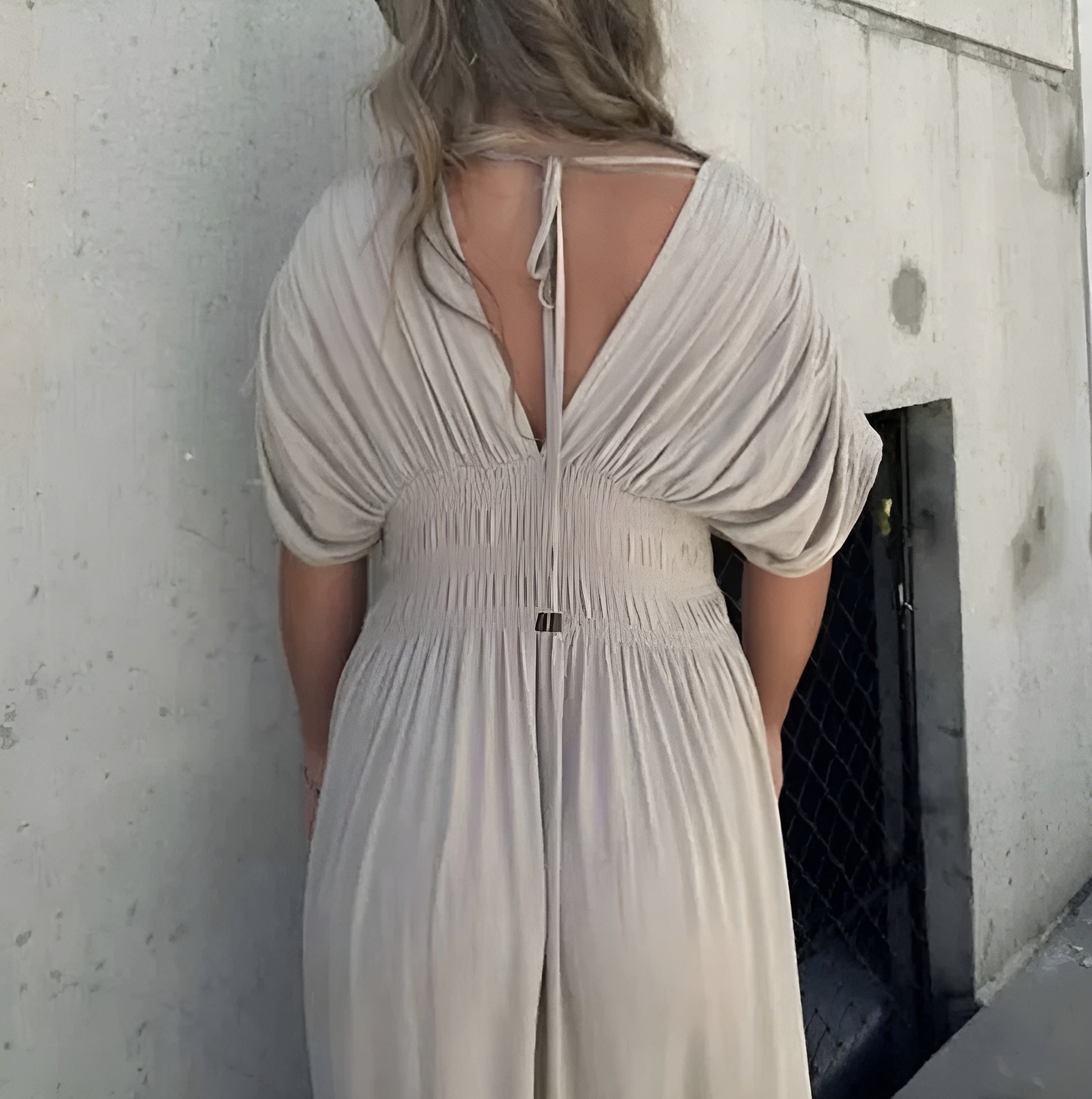 Abito lungo con scollo a V Trina – Elegante abito lungo leggero per l'estate e le vacanze da donna