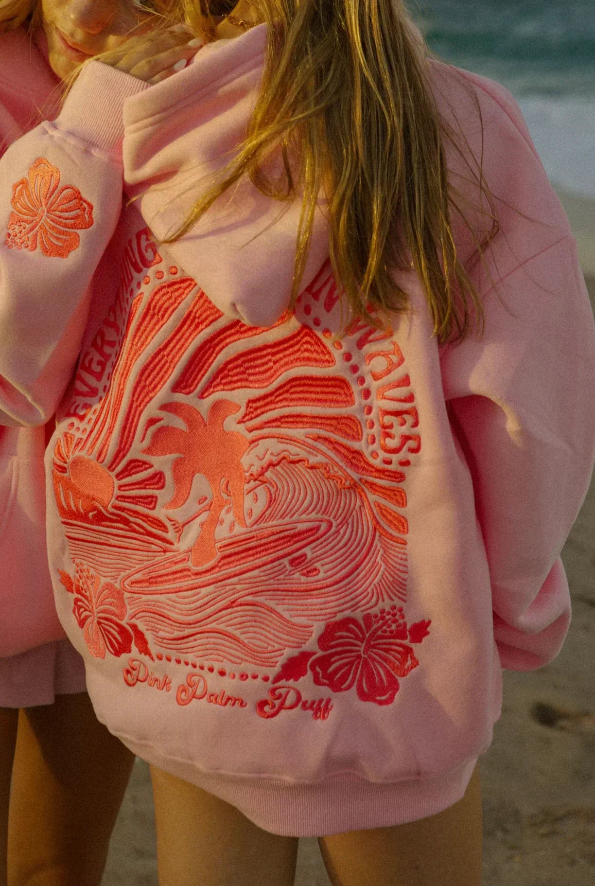 Felpa oversize con cappuccio Ethan: comoda felpa con stampa surf e vestibilità ampia