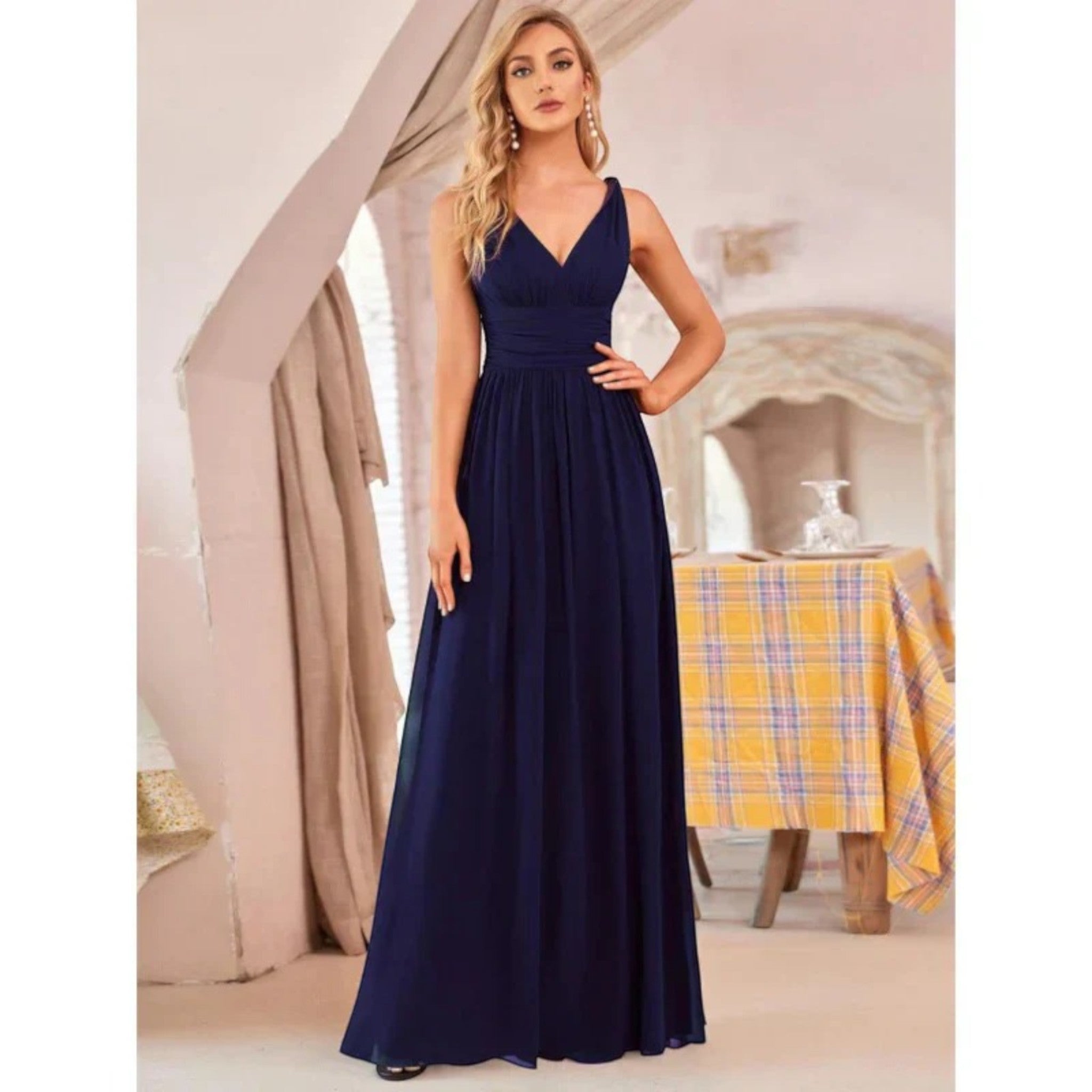 Abito elegante Gilda con scollo a V – Raffinatezza e femminilità in ogni occasione speciale