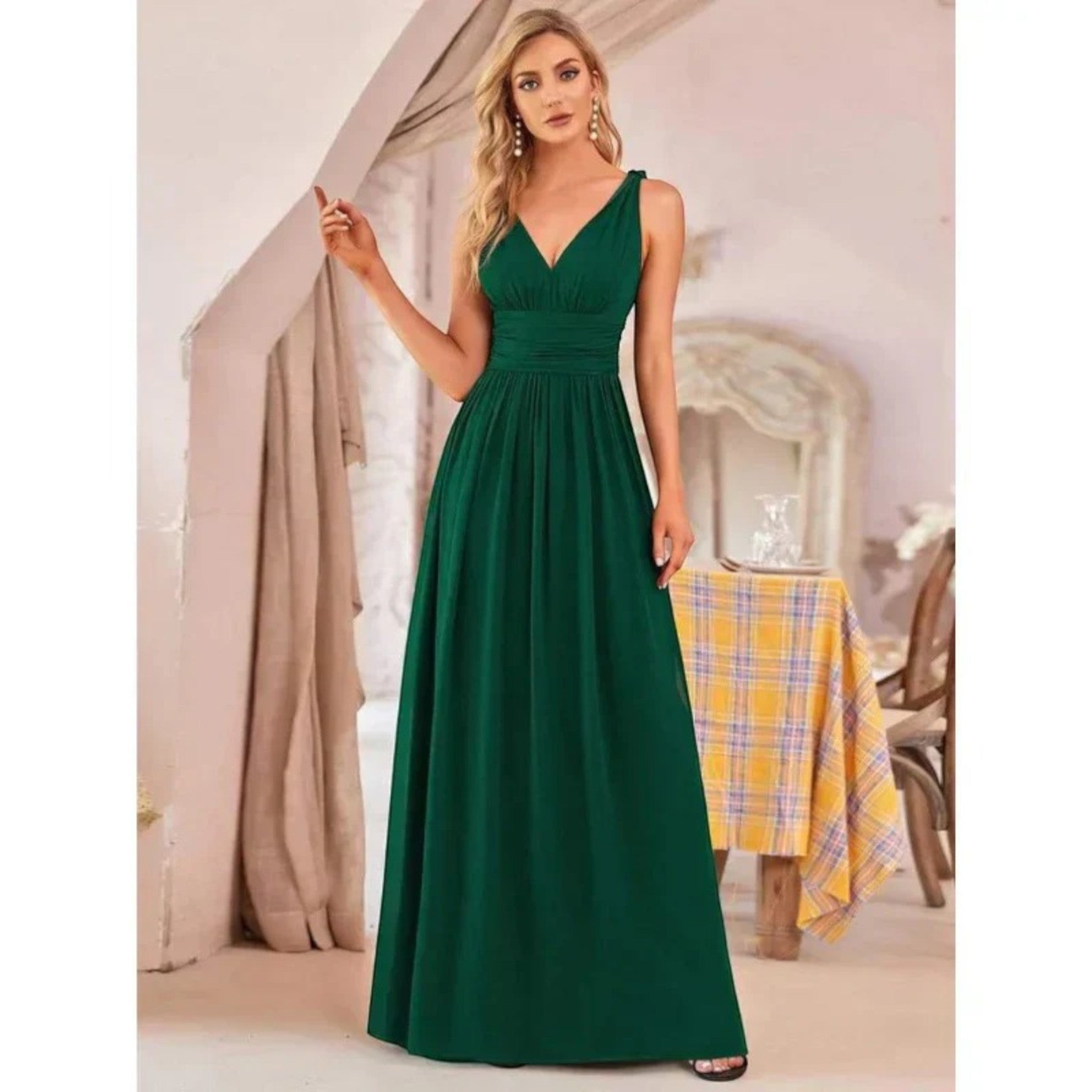 Abito elegante Gilda con scollo a V – Raffinatezza e femminilità in ogni occasione speciale