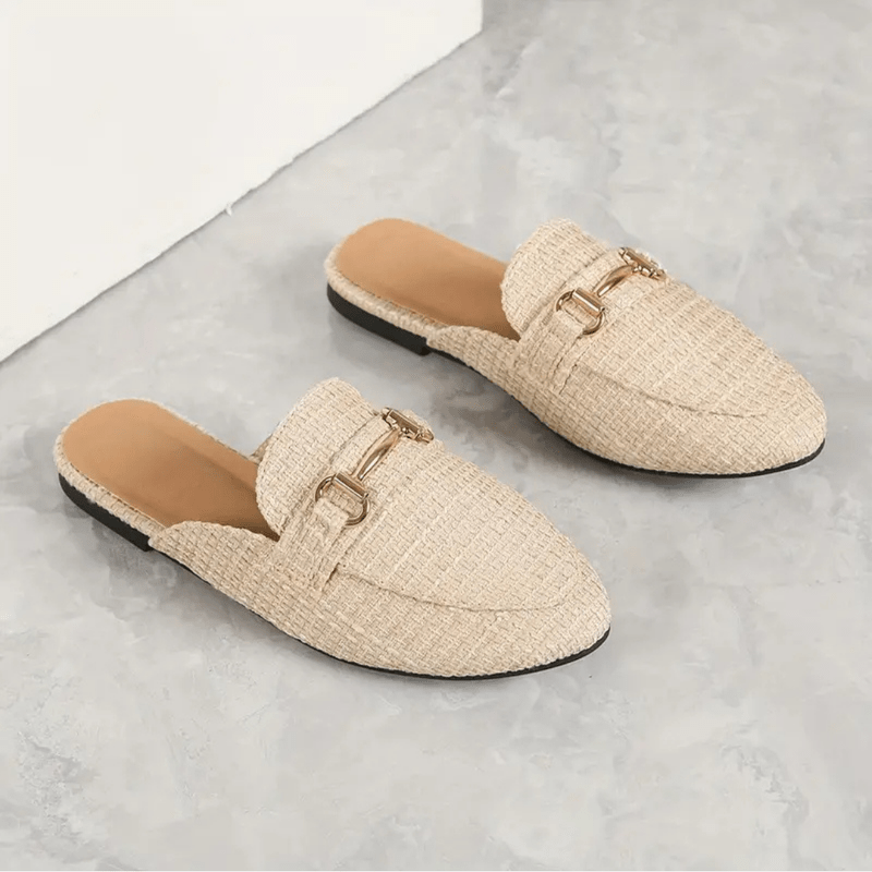 Mocassini da donna Clayde - Mules intrecciate con tacco, catena dorata e suola comoda