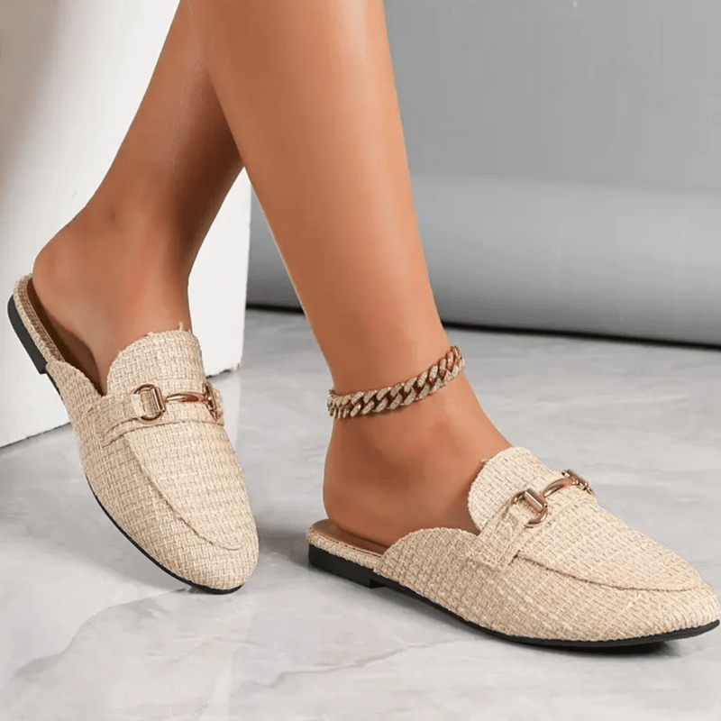 Mocassini da donna Clayde - Mules intrecciate con tacco, catena dorata e suola comoda
