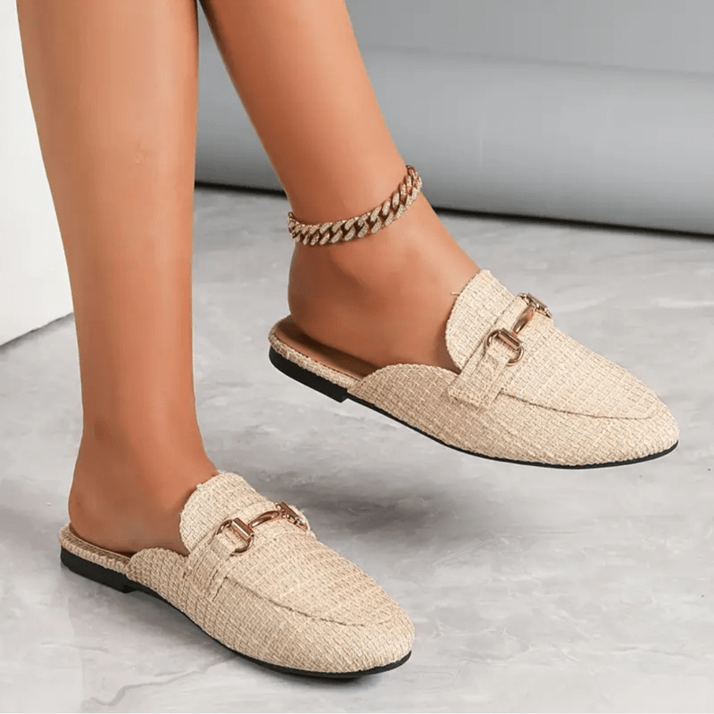 Mocassini da donna Clayde - Mules intrecciate con tacco, catena dorata e suola comoda