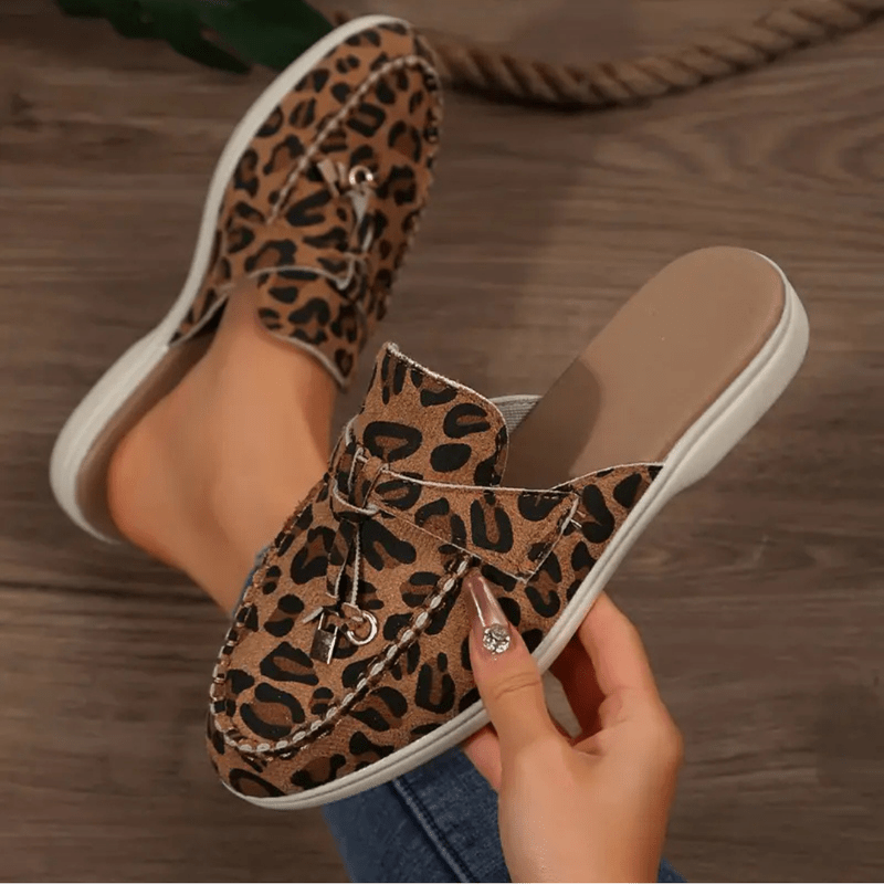 Mocassini da donna Moira - Mules con stampa leopardata, suola morbida e stile selvaggio