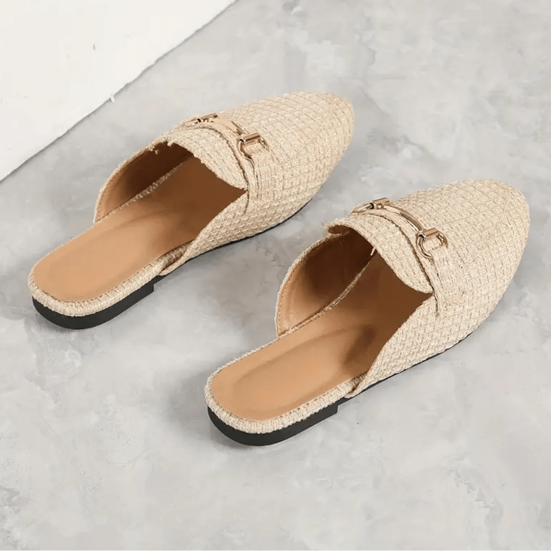 Mocassini da donna Clayde - Mules intrecciate con tacco, catena dorata e suola comoda