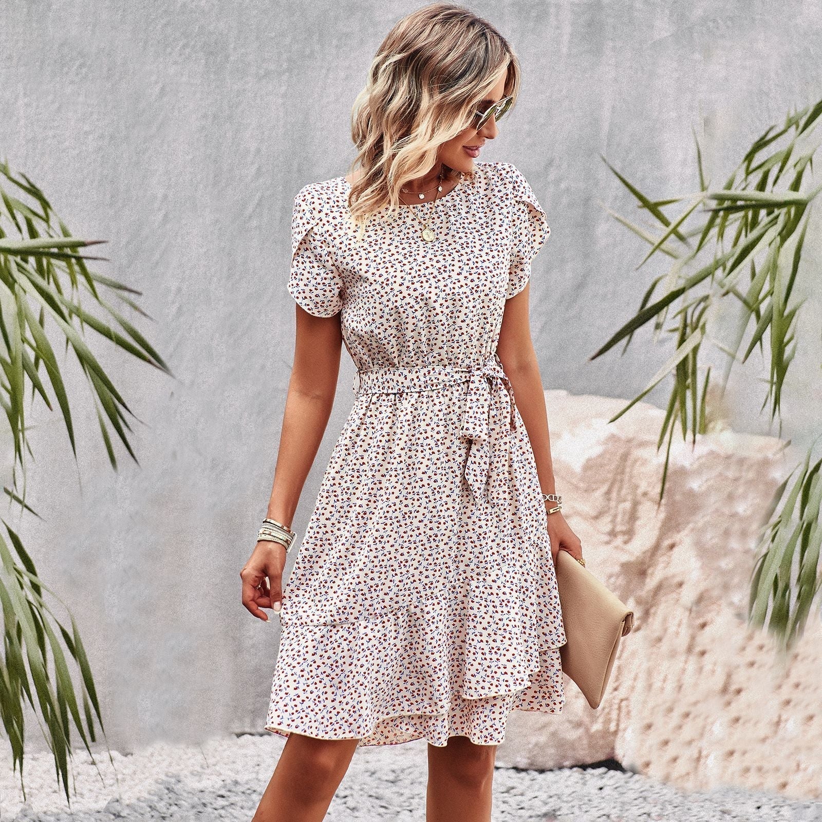 Annabel Robe d’Été Femme – Robe Fleurie Légère avec Décolleté en V, Ceinture à la Taille & Manches Courtes