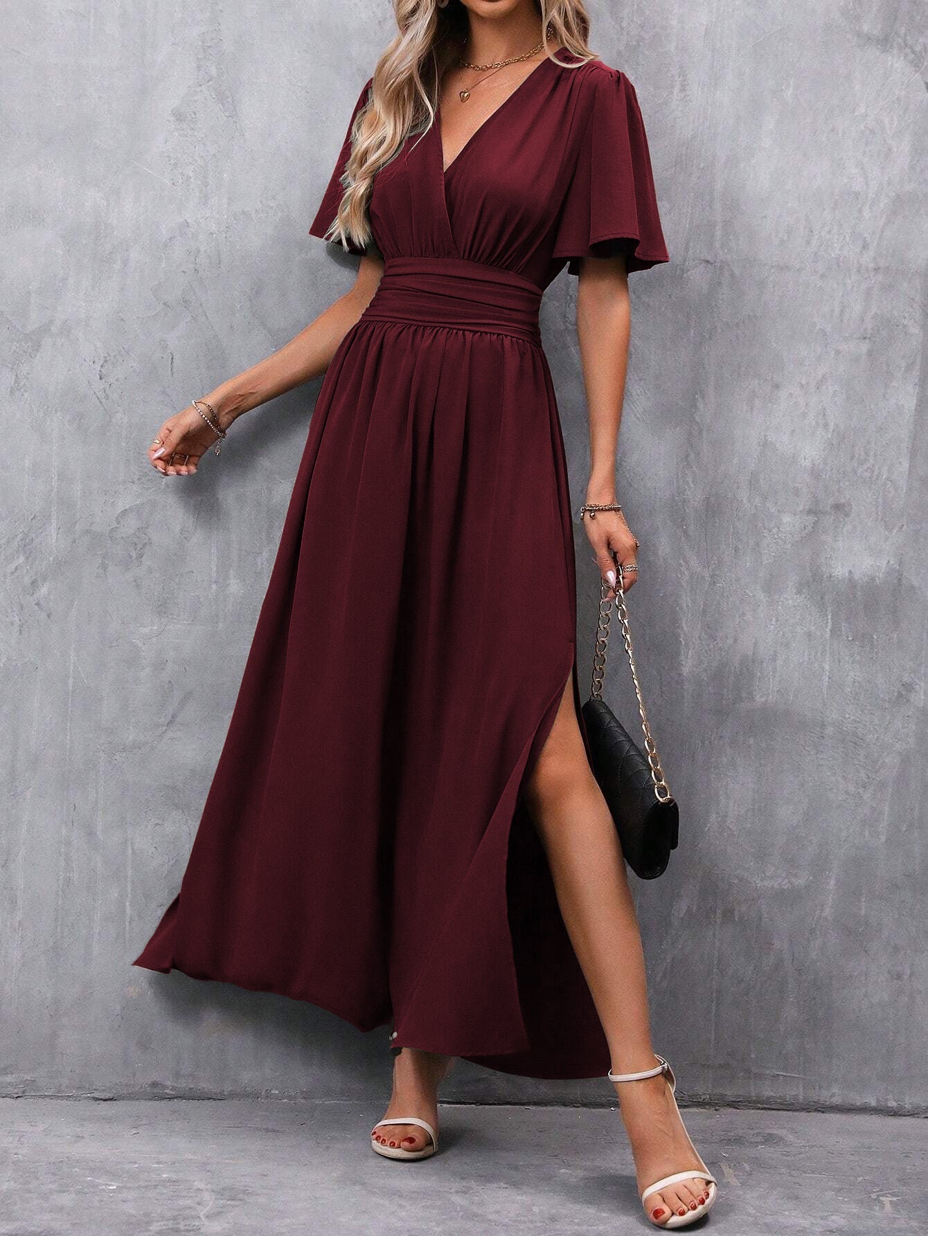 Amy Robe Maxi Femme Élégante – Noir, Col V, Manches Légères & Fente Subtile