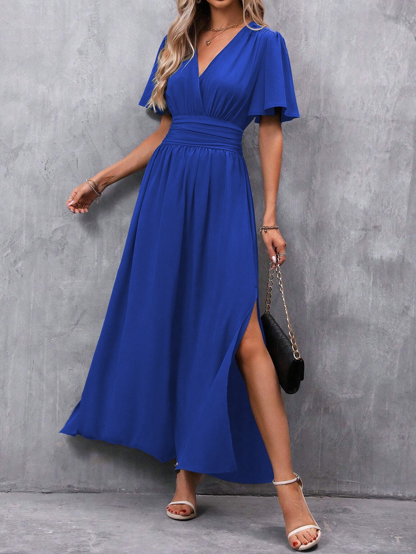 Amy Robe Maxi Femme Élégante – Noir, Col V, Manches Légères & Fente Subtile