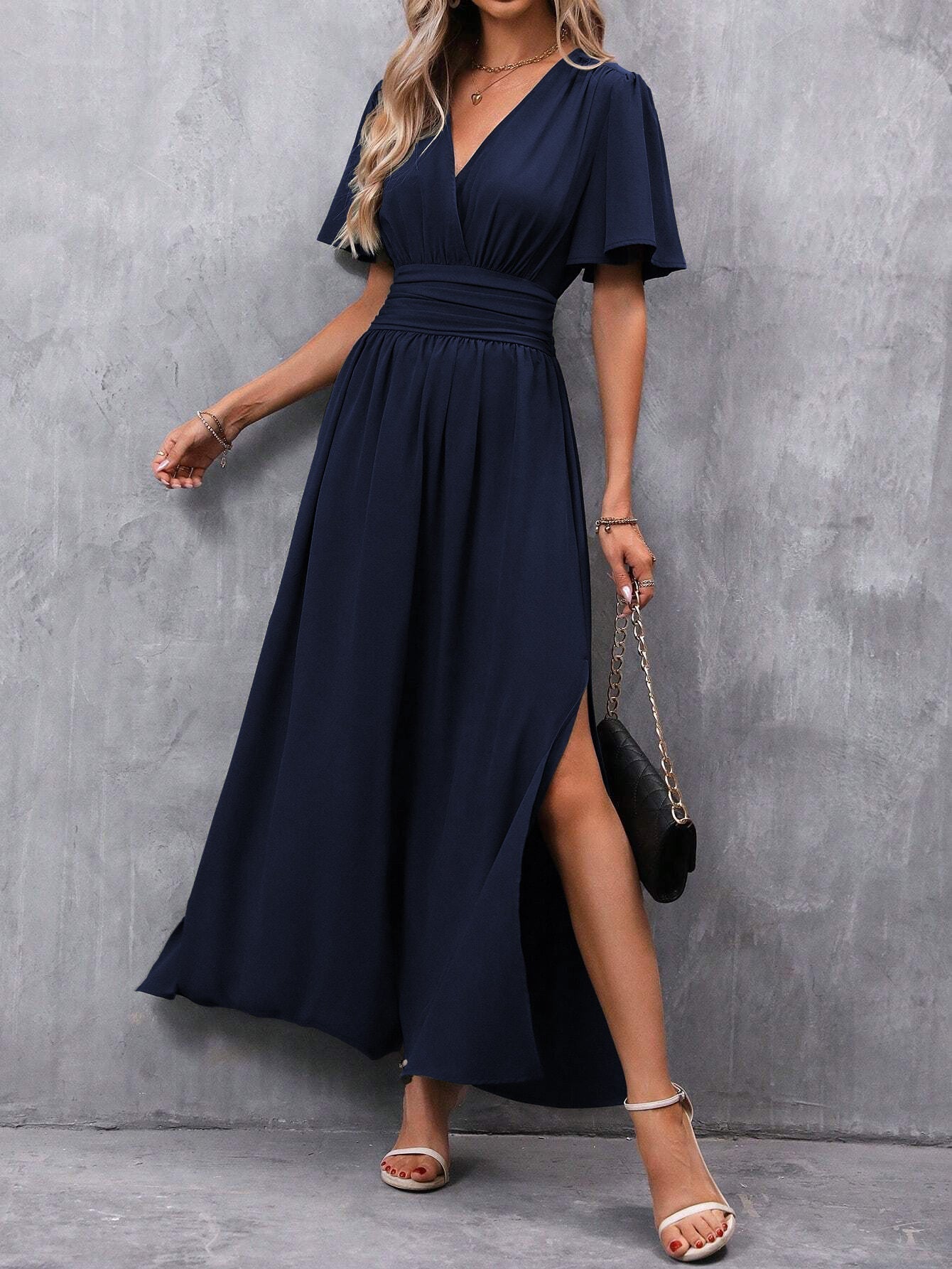 Amy Robe Maxi Femme Élégante – Noir, Col V, Manches Légères & Fente Subtile