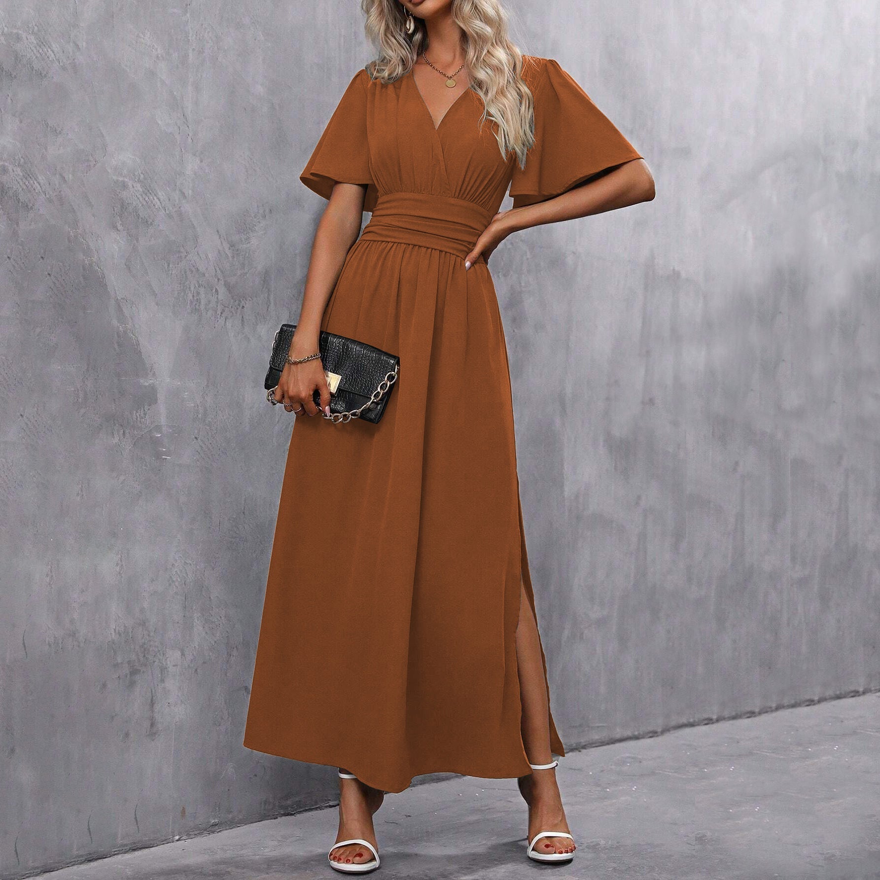 Amy Robe Maxi Femme Élégante – Noir, Col V, Manches Légères & Fente Subtile