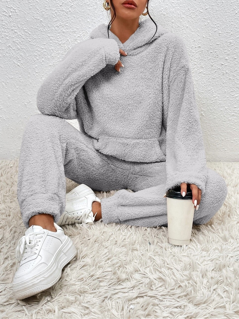 Lillie Ensemble Femme – Tenue d’Intérieur en Polaire Douce avec Hoodie & Jogging Confortables
