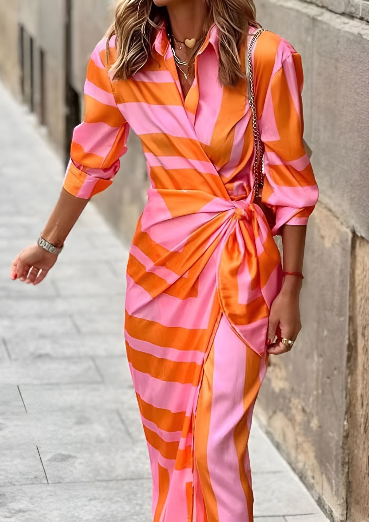 Abito avvolgente da donna Amelia – Abito avvolgente a righe con vestibilità aderente e comfort leggero
