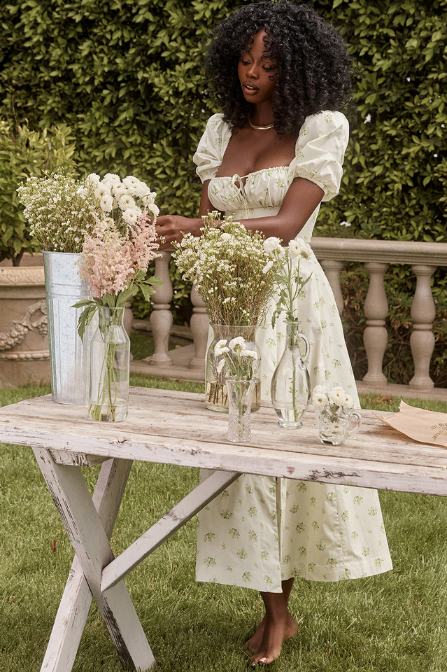 Abito midi da donna Charlotte – Abito estivo in crêpe con stampa floreale, spacchi e dettagli corsetto