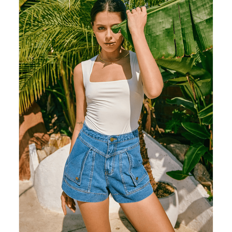 Pantaloncini cargo Rada Looksy: vita alta lusinghiera e tasche cargo estive alla moda