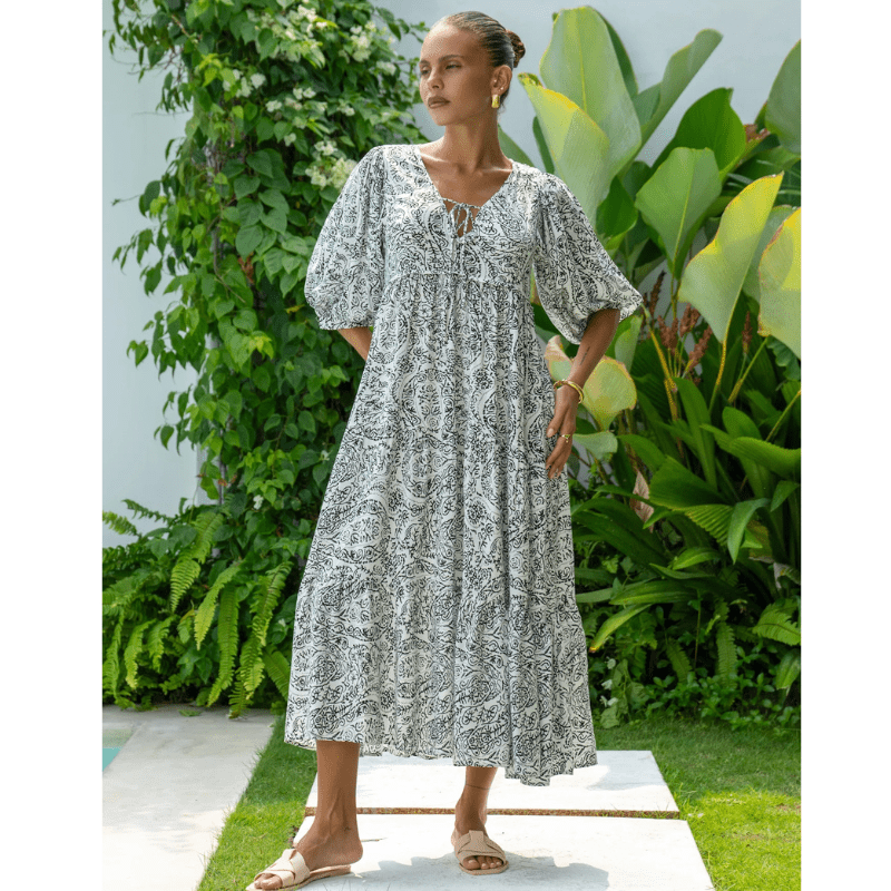 Abito lungo Rosina Looksy – Stampa bohémien astratta e vestibilità fluida a strati