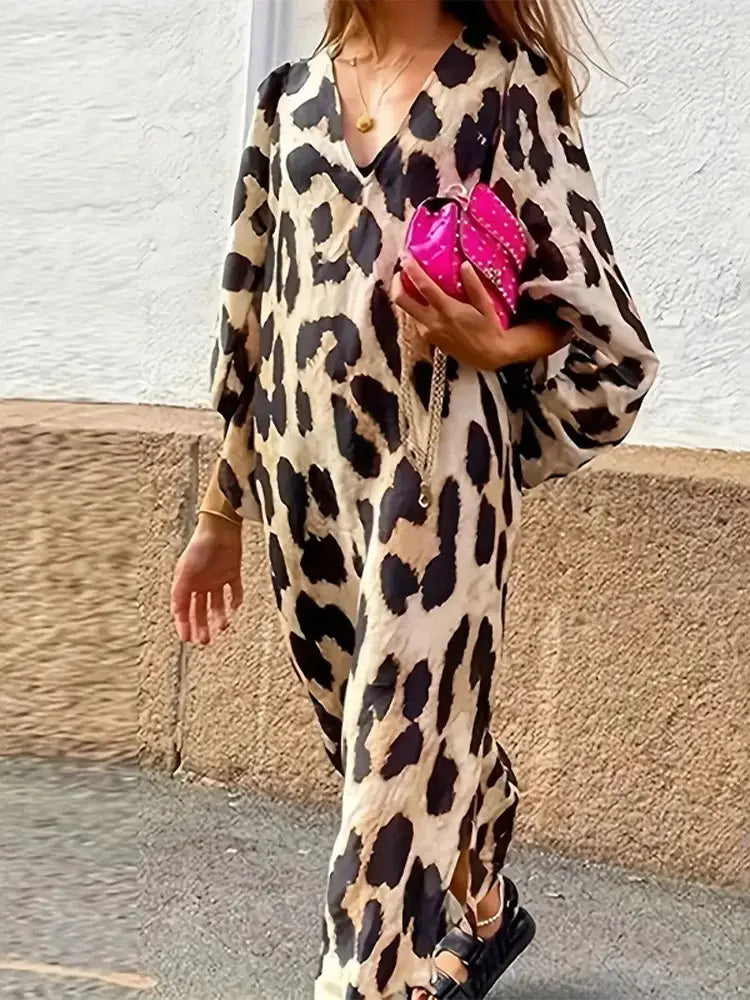 Amora Robe Midi Femme – Robe Léopard Légère avec Manches 3/4 & Coupe Ample pour Toutes les Occasions